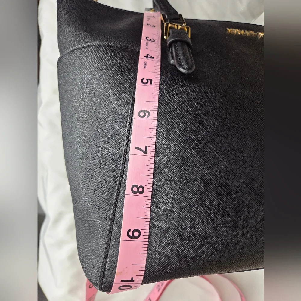 Michael Kors aprox 11"x10"inchs- Black Tote Bag W/ Golden Hardware - Picture 15 of 15